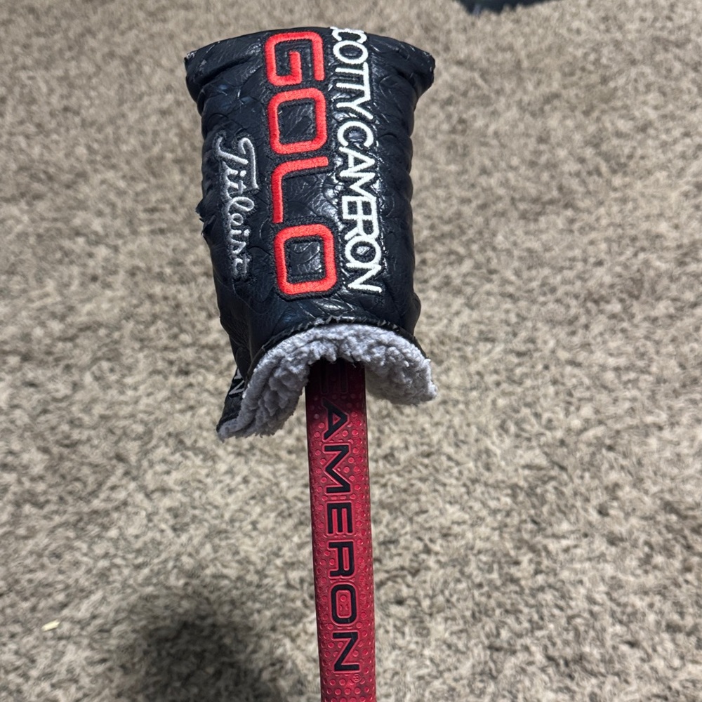 Titleist Scotty Cameron GOLO Putter with Silver and Red - Picture 7 of 12